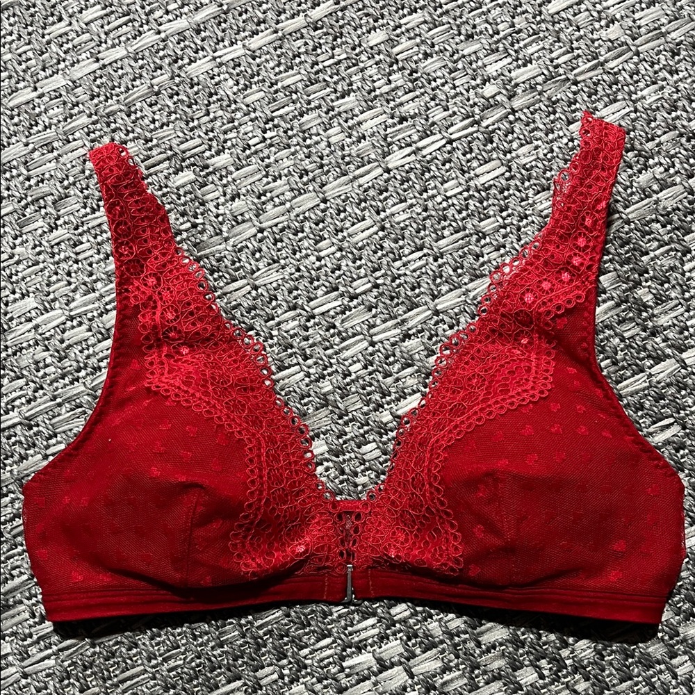 Abercrombie & Fitch | Front Clasp Red Lace Bralette With Hearts